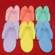 Pantoufles en mousse jetable (paquet de 12 paires)